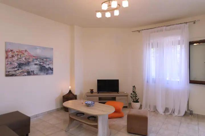 Skopelos Chara'S Lux Apartment Екстериор снимка