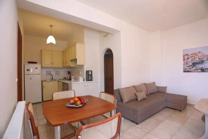 Skopelos Chara'S Lux Apartment Екстериор снимка